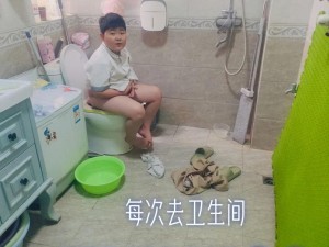 美女脱裤衩扒开尿口给男子摸？男子为何有此待遇？女子是否自愿？